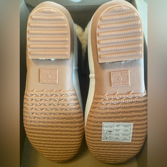 Women’s BearPaw Diamond Wool Boots - Picture 5 of 5